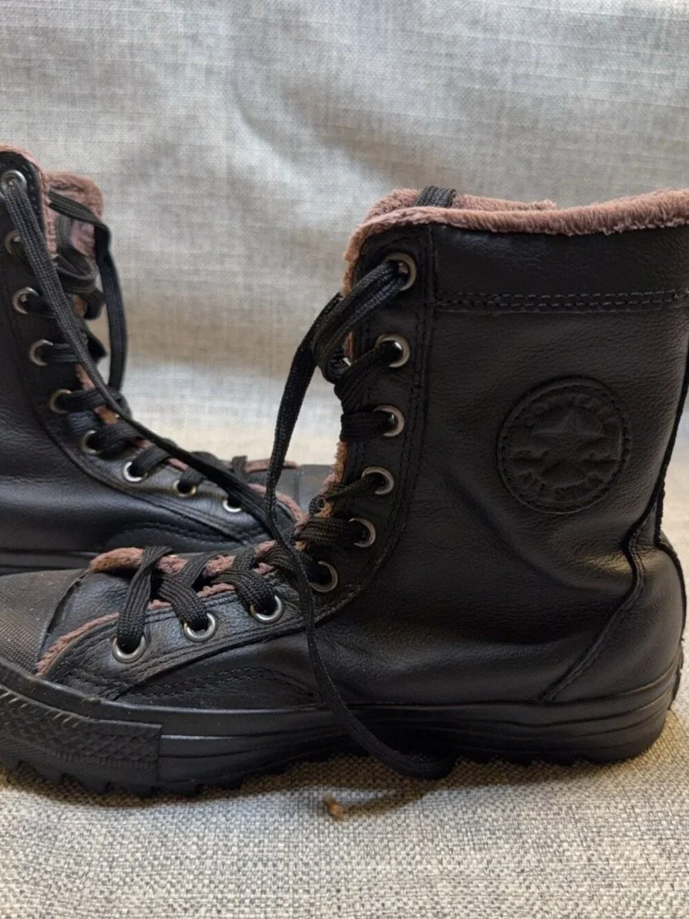 Converse Chuck Taylor Leather Fur Hi Rise Boots Black 553387C Size 4 Zip